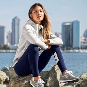 New Balance Women’s Light Gray 247 Sport Full Zip Hoodie. Size Medium. EUC!